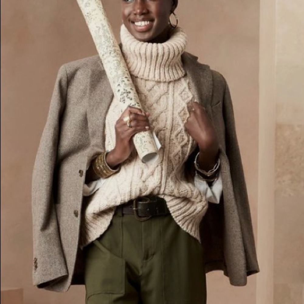 Banana Republic Cable Knit White Turtle Neck Side Slit Sweater